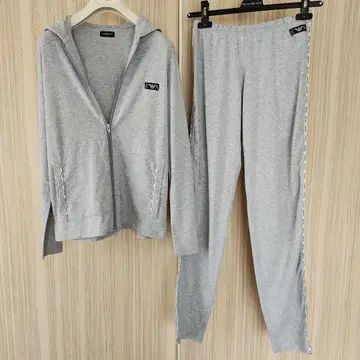 EMPORIO ARMANI 아르마니 상하의 셋업 얇은 소재