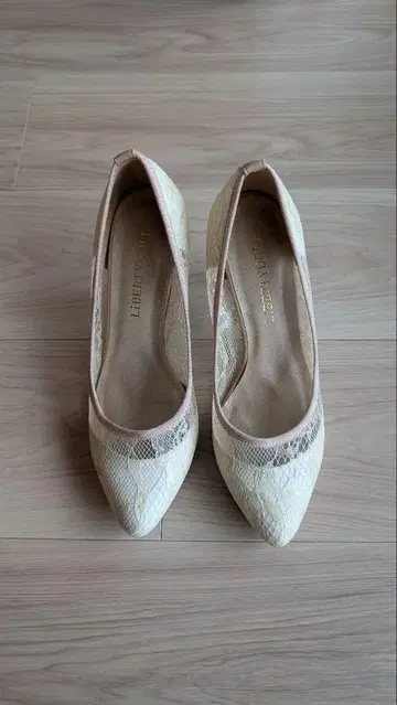 아이보리 레이스 하이힐 8cm