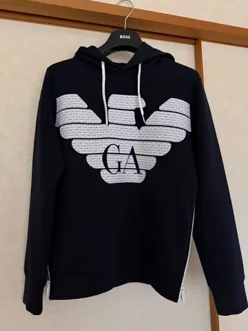 GA EMPORIO ARMANI 네이비 로고 프린트 맨투맨