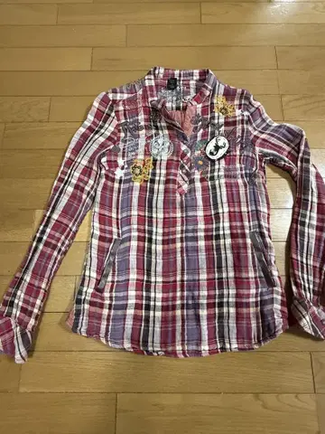 스페인발 브랜드 Desigual 데시구알 체크 무늬 자수 긴팔 셔츠 M