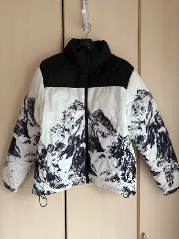 HALHAM 하르함 충전솜 스탠드 블루종 설산 패턴 다운 자켓