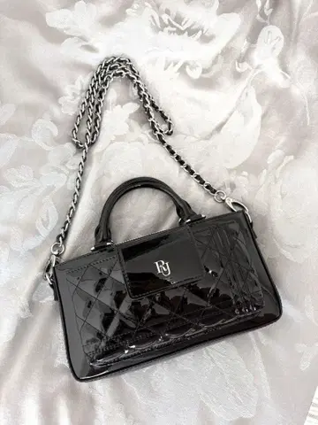 Riu 에나멜 퀼팅 폰 백 폰 백