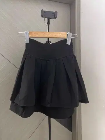 블랙 플리츠 미니 스커트