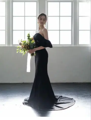 오프숄더 볼륨 소매 새틴 블랙 소프트 머메이드 드레스 (W225BK)