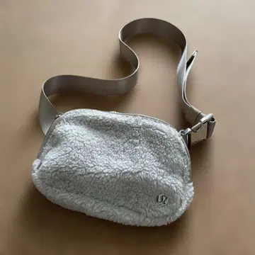 lululemon 바디백 보아 크림 화이트