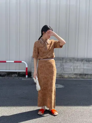 마메쿠로구치 Flowered Velour Jacquard Skirt