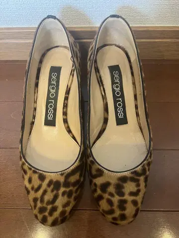 세르지오 로시 레오파드 무늬 와이드 힐 펌프스