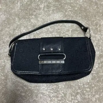 GUESS 모노그램 패턴 핸드백 블랙