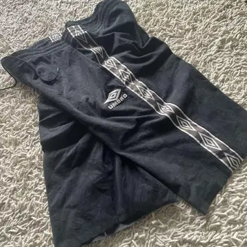00s umbro cropped shorts