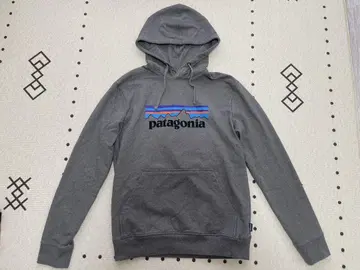 patagonia P-6 로고 업라이저 후디 S 사이즈