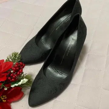 새상품급 ecco 에코 블랙 패턴 하이힐 펌프스