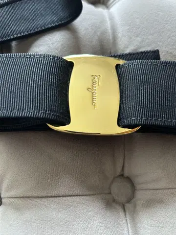 Ferragamo 블랙 리본 벨트 골드 버클