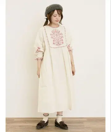 SamansaMos2 사만사 모스모스 배색 자수 원피스 카탈로그 게재