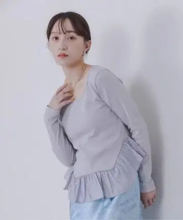 새상품 이번 시즌 에이미 로우 Eimee Law 아치 프릴 골지 상의