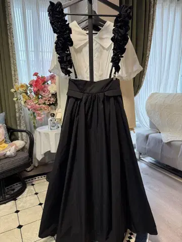 SNIDEL 프릴 서스펜더 볼륨 스커트