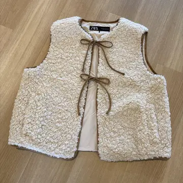 ZARA 보아 베스트 크림색 M 사이즈