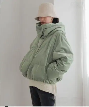 로리즈팜 벨로아 볼륨 넥 블루종