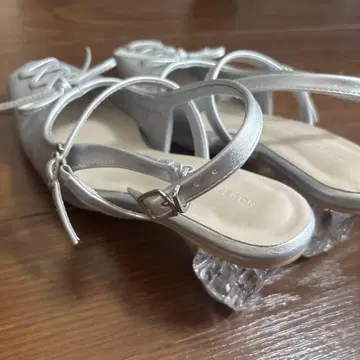레이스업 클리어 힐 뮬
