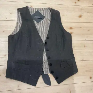 GIEDRIUS 그레이 베스트 M 사이즈