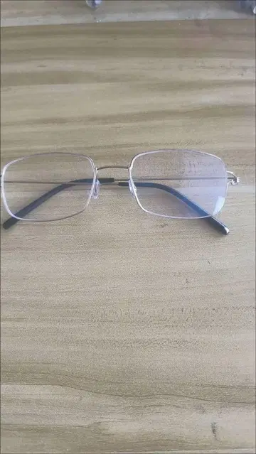메탈 프레임 직사각형 안경