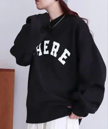 reca 속기모 볼륨 소매 로고 맨투맨 블랙