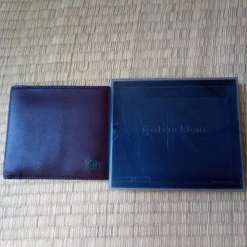 Calvin Klein 브라운 접이식 지갑 소가죽 미사용품