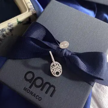 apm MONACO 비대칭 디자인 다이아몬드풍 후프 귀걸이