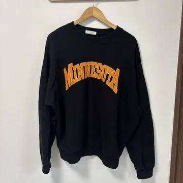 MINNESOTA 로고 블랙 맨투맨