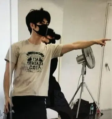 레어 ACT AGAINST AIDS 티셔츠 미우라 하루마 착용