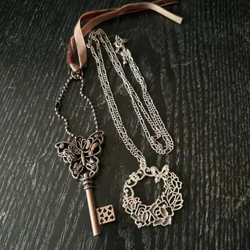 axes femme 나비와 열쇠 디자인 목걸이 & 참