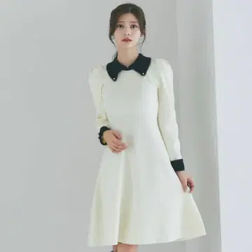 카라 부착 배색 샤기 절개 하트 장식 단추 리브 니트 원피스