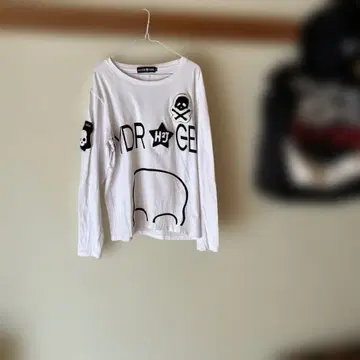 하이드로겐 긴팔 t셔츠 화이트 프린트, 와펜 M 사이즈.