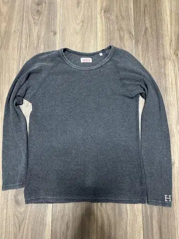 다크 그레이 긴팔 티셔츠