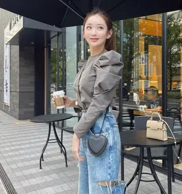 [ HEYON ] 퍼프 슬리브 그레이 셔츠