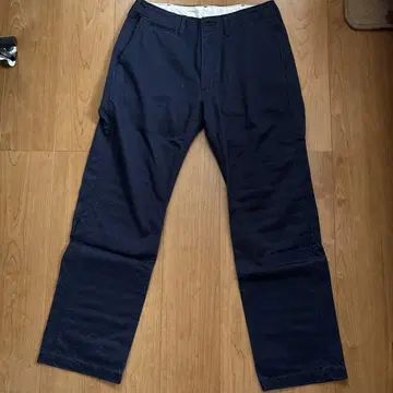 ALPHA INDUSTRIES 네이비 치노 팬츠