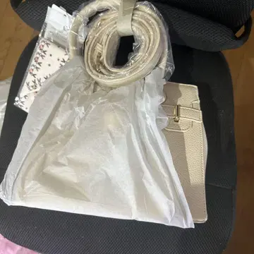 D.KELLY 아이보리색 핸드백 스트랩 포함