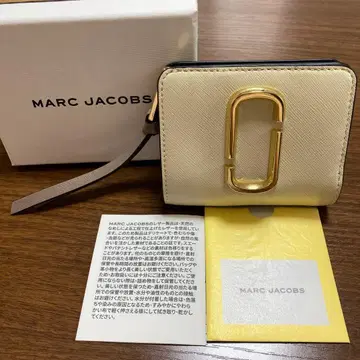 MARC JACOBS 아이보리 이단 접이식 지갑