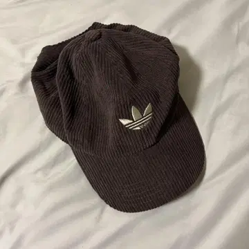 adidas originals 브라운 코듀로이 캡