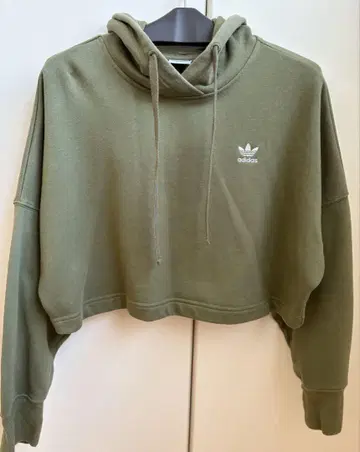 adidas 여성용 카키색 숏 기장 후드티 새상품급 사이즈 S