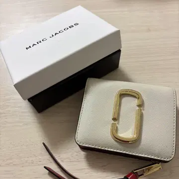 MARC JACOBS 이단 접이식 지갑 화이트 네이비