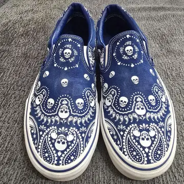 Vans 반다나 패턴 스컬 슬립온
