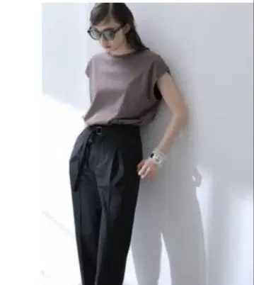 접촉 냉감 프렌치 컷 그레이 상의