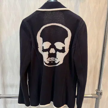 루시안 페라 핀네이비 스컬 패턴 테일러드 자켓