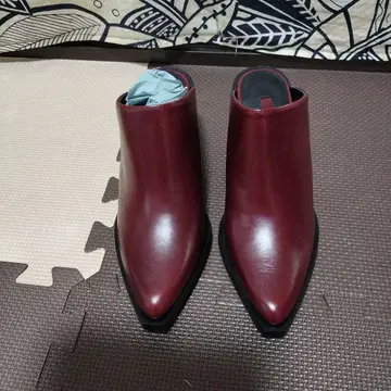 버건디 스틸레토 부티