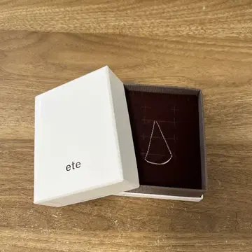 ete 크레센트 문 목걸이
