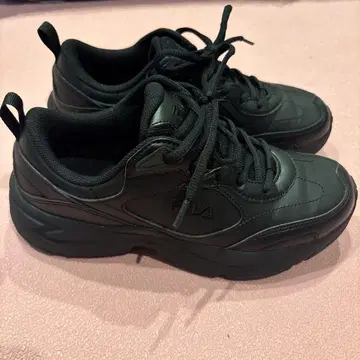 FILA 블랙 스니커즈