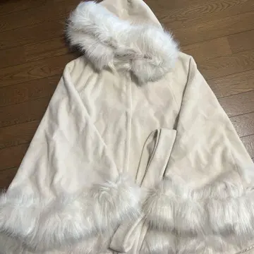 ROYAL PARTY 퍼 케이프 코트