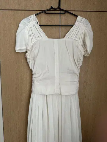 her lip to Nuage Airy Dress