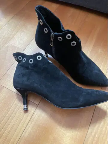 블랙 스웨이드 지퍼 부츠