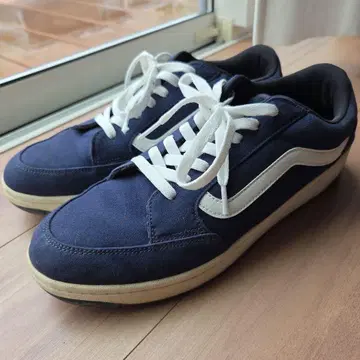 VANS 네이비 스니커즈